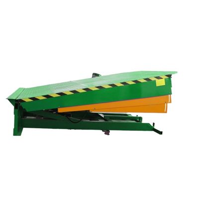 Warehouse Adjustable Container Ramp Hydraulic Mobile Loading Dock Ramp For Forklift Truck